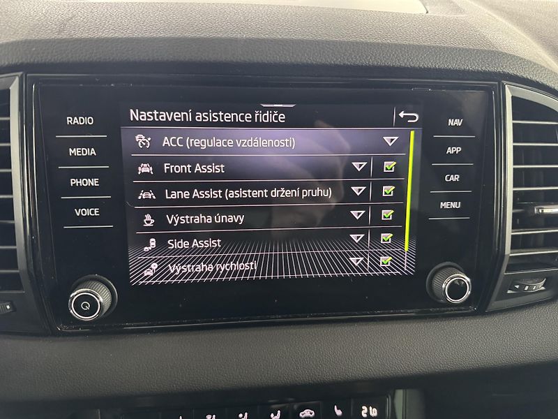 Škoda Karoq (2024) 2,0TDi DSG 4x4 LED TAŽNÉ NAVI - fotka 29 z 37