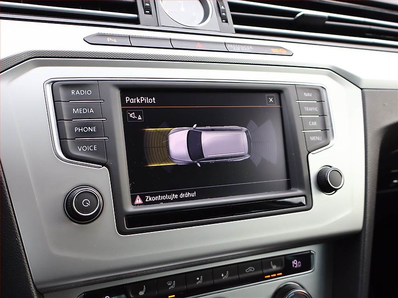 Volkswagen Passat (2015) Comfortline 2.0 TDI, Navi - fotka 14 z 17