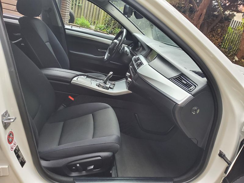 BMW Řada 5 (2016) 520d xDr.  ČR navi nez. topení - fotka 8 z 24