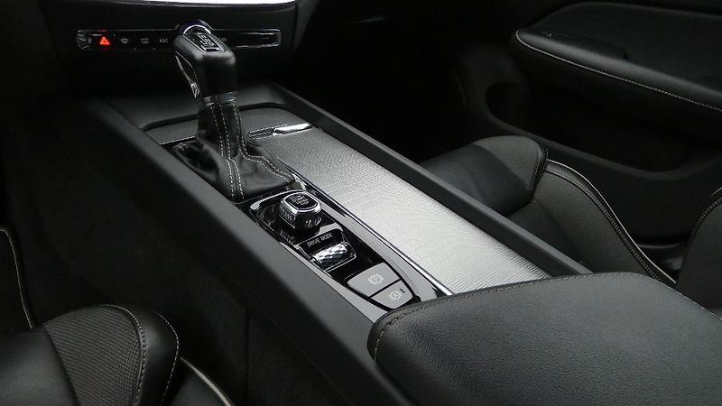 Volvo S60 T4 FWD R-Design - fotka 6 z 21