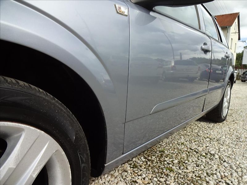 Opel Astra 1,6i 85kW - fotka 13 z 41