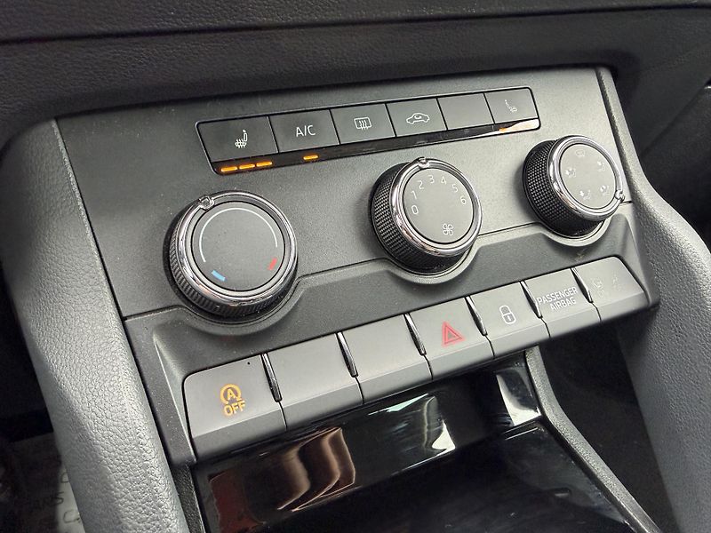 Škoda Karoq 1.0 TSI NAVI TAŽNÉ SERVISKA - fotka 27 z 46