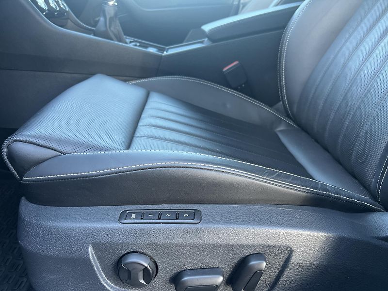 Škoda Superb L&K 2.0TDi 110kw ČR 1.MAJ. DPH - fotka 11 z 55