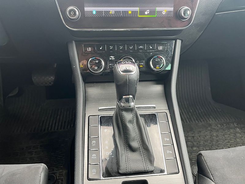 Škoda Superb STYLE 2.0TDi 147kW*4x4* - fotka 24 z 27