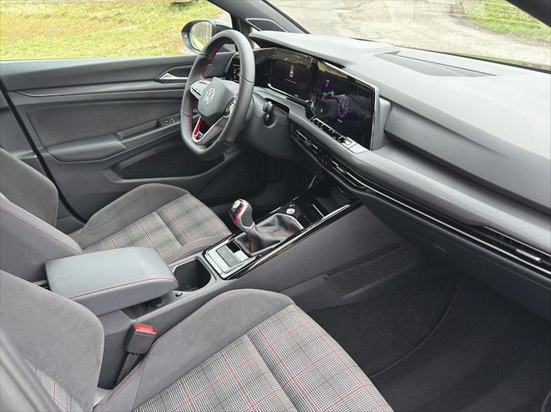 Volkswagen Golf 2,0 TSi 180 Kw GTi ČR DPH - fotka 12 z 14