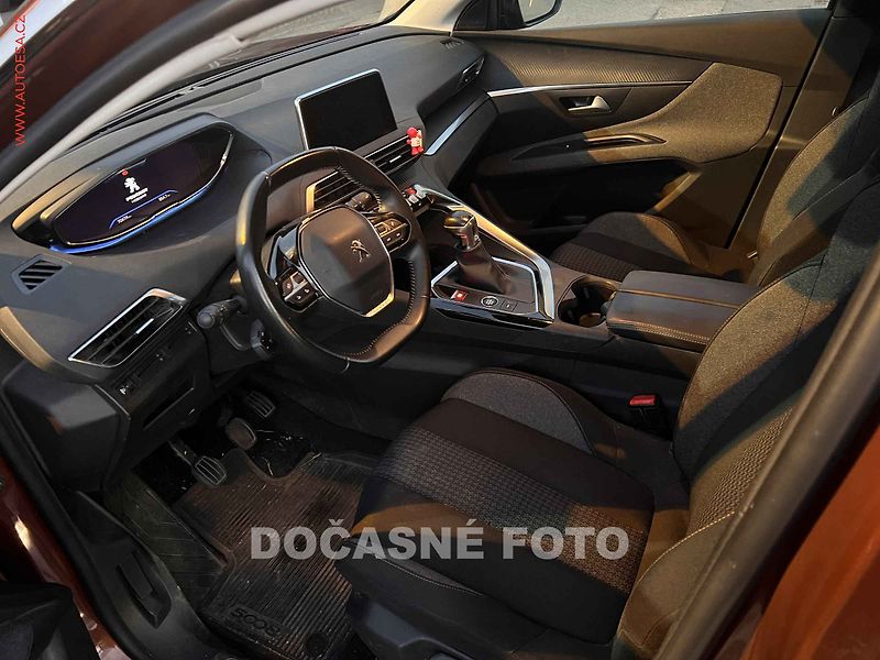 Peugeot 5008 (2021) 1.2PT, 1.maj,ČR, Active, LED - fotka 3 z 3