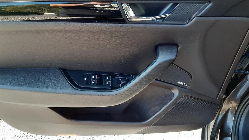 Škoda Superb 2.0 TSI Laurin&Klement DSG 4x4 - fotka 23 z 34