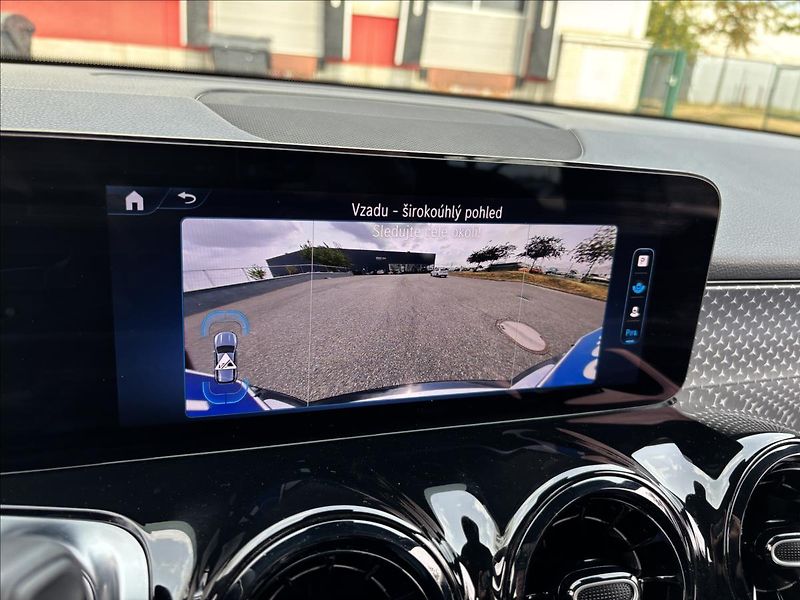 Mercedes-Benz GLB 2,0 200d 110kW 4Matic DCT - fotka 32 z 52