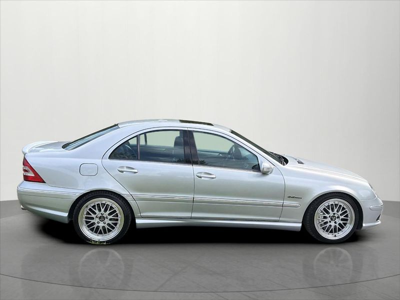 Mercedes-Benz Třídy C 5,5 V8 270 Kw C 55 AMG automat - fotka 8 z 33