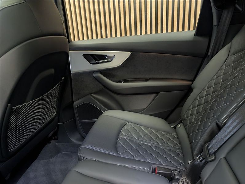 Audi Q7 3.0 TDI 50 s Line - fotka 30 z 35