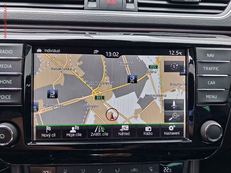 Škoda Superb (2017) 2.0TDi, DSG, bixen, kůže - fotka 18 z 21
