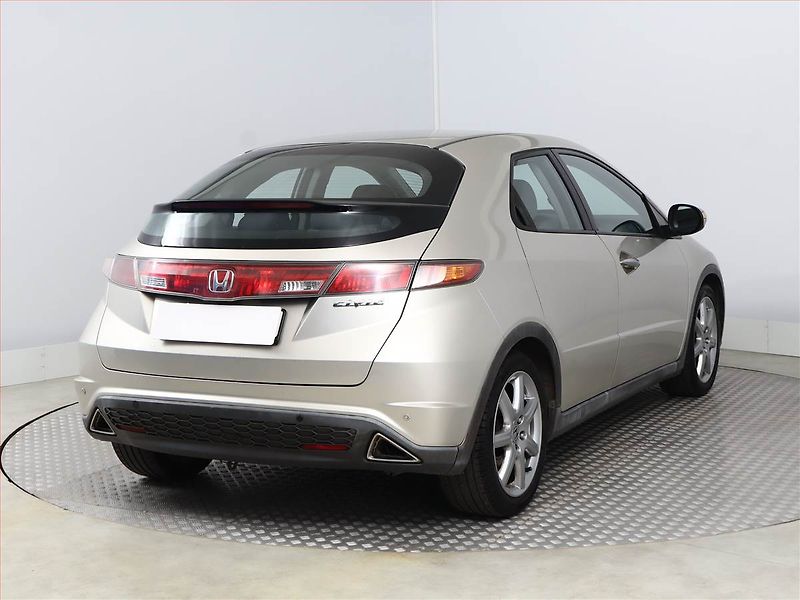 Honda Civic (2006) 1.8 i, po STK, jezdí výborně - fotka 5 z 12