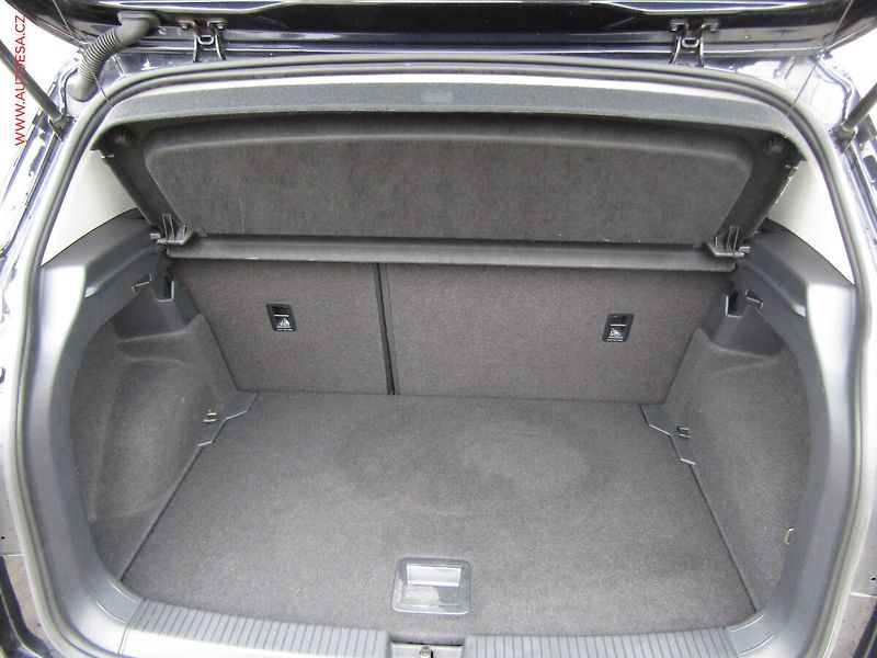 Volkswagen T-Cross (2020) 1.0 TSi, Style, LED, navi - fotka 7 z 19
