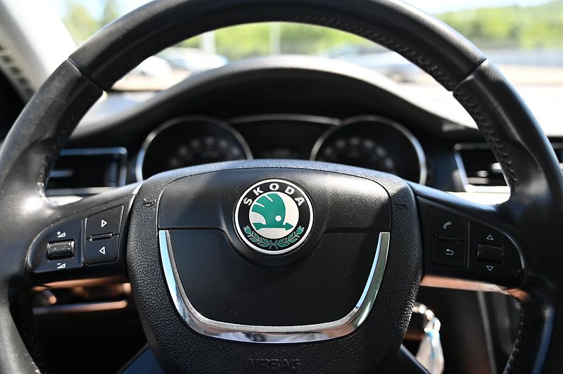 Škoda Superb 2.0TDI 103KW Ambition 9/2012 - fotka 19 z 38