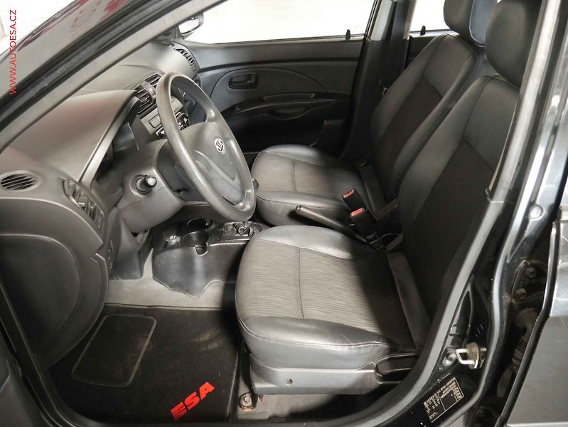 Kia Picanto (2008) 1.0i, AC - fotka 9 z 15