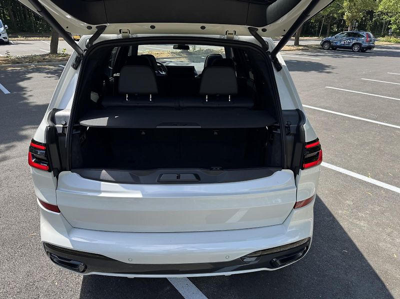 BMW X7 40d xDrive Msport PRO | max  - fotka 33 z 38