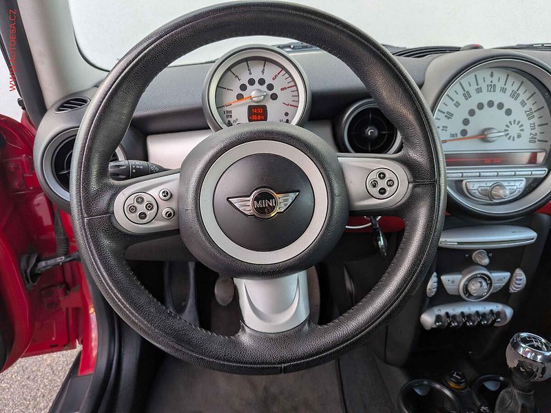 Mini Cooper (2007) 1.6 D, AC, tempo - fotka 11 z 13