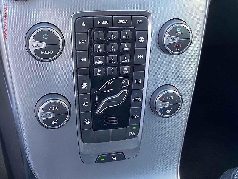 Volvo V40 (2019) 2.0 D2, AT, LED, kůže, panor - fotka 15 z 18