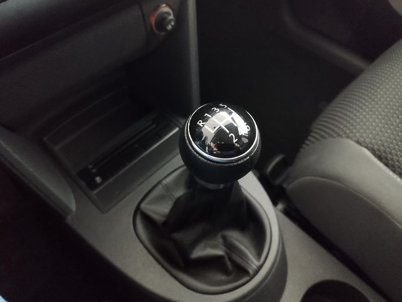 Volkswagen Touran (2012) 1,2TSI,77KW,KLIMA,ALU,SER.KN - fotka 25 z 26