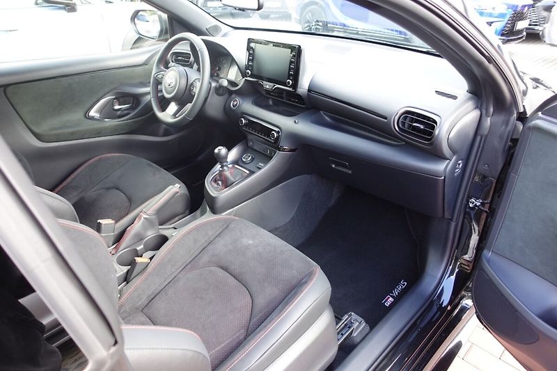 Toyota GR Yaris 1,6 Turbo Dynamic + Sport AWD - fotka 12 z 29