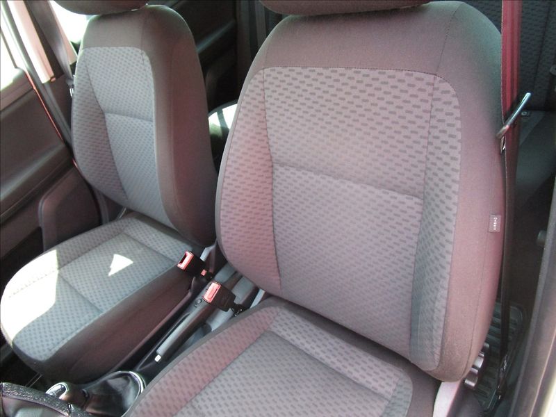 Škoda Fabia Combi 1.2i 12V Ambiente, Klima - fotka 13 z 41
