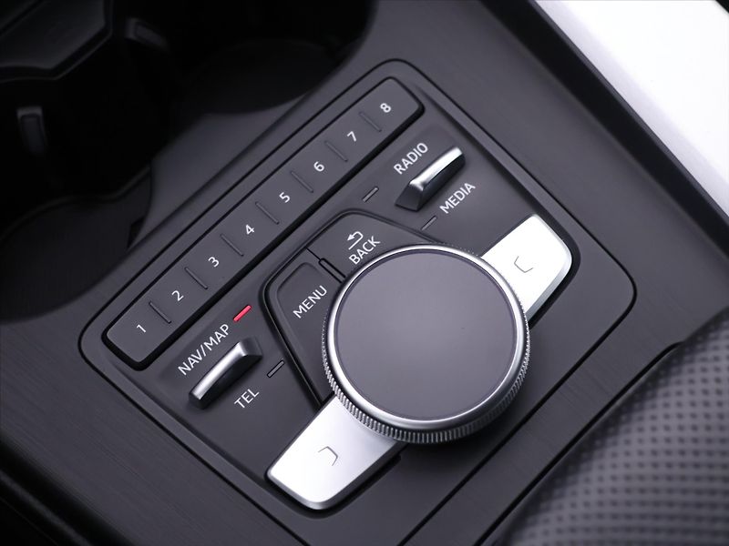 Audi A5 3.0 TDI 210kW quattro DPH CZ - fotka 31 z 41