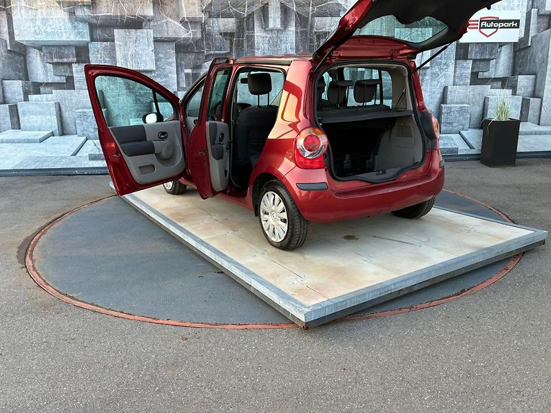Renault Modus (2005) 1.2i 55KW, VYHŘIVANÉ SEDADLA - fotka 9 z 28