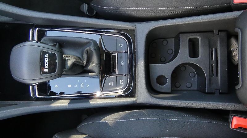 Škoda Karoq 1,5 TSI DSG Style - fotka 18 z 24
