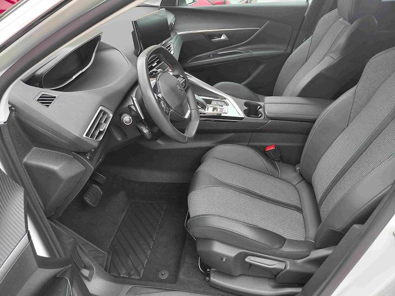 Peugeot 5008 1,2PT EAT8 ALLURE - fotka 14 z 21