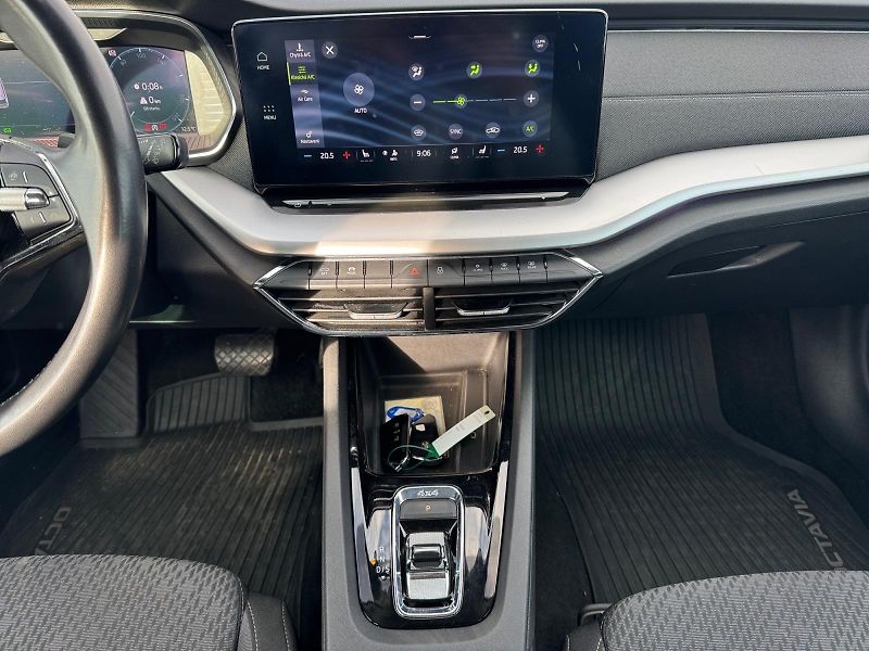 Škoda Octavia (2022) STYLE 2.0TSI 140kW DSG 4x4 CZ - fotka 10 z 11