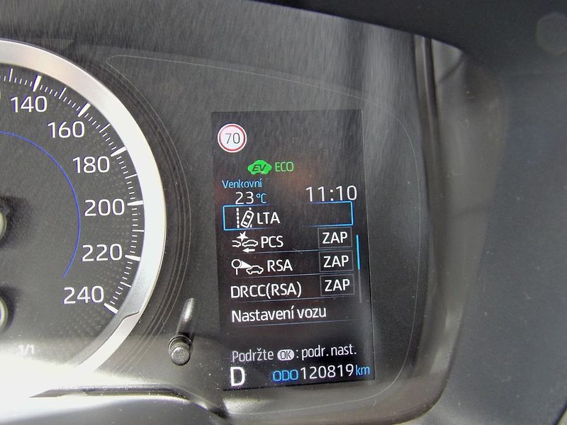 Toyota Corolla 1.8Hybrid Business Navi Kamera - fotka 13 z 28