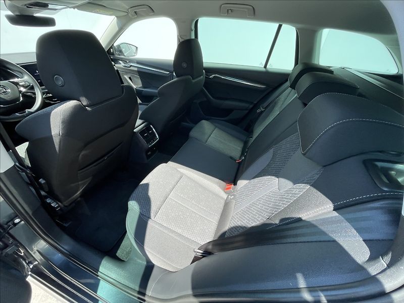 Škoda Octavia 2,0 TDI Style+ TZ+Canton+NAV - fotka 17 z 23