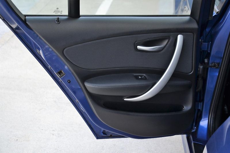 BMW Řada 1 118i / 105 kW / MANUÁL - fotka 32 z 38
