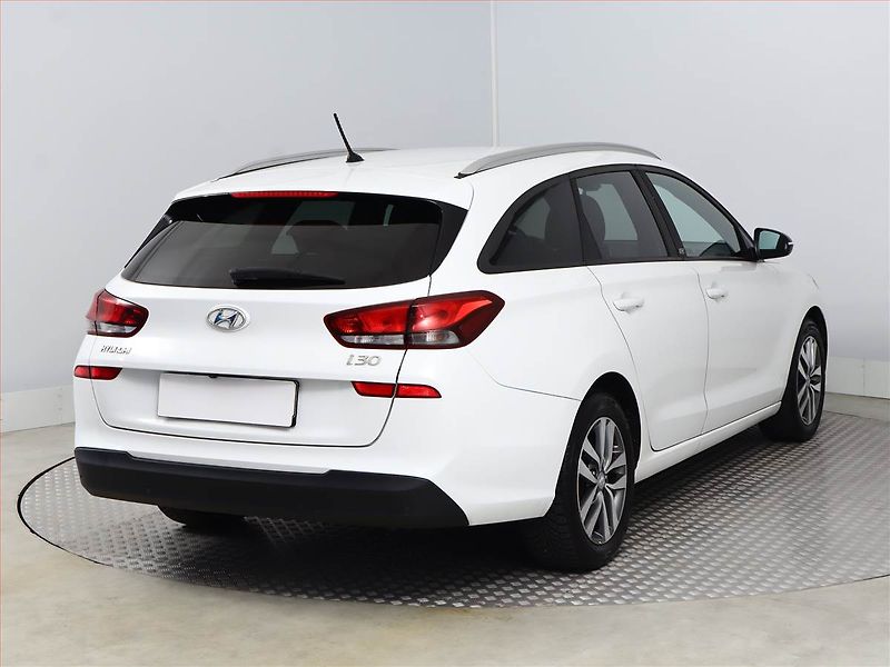 Hyundai i30 (2018) Go! 1.0 T-GDI, Serv.kniha - fotka 5 z 15