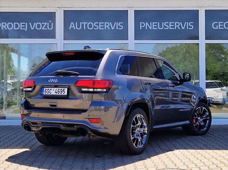 Jeep Grand Cherokee 6,4 i SRT 344kW NAVI TOPSTAV - fotka 5 z 32