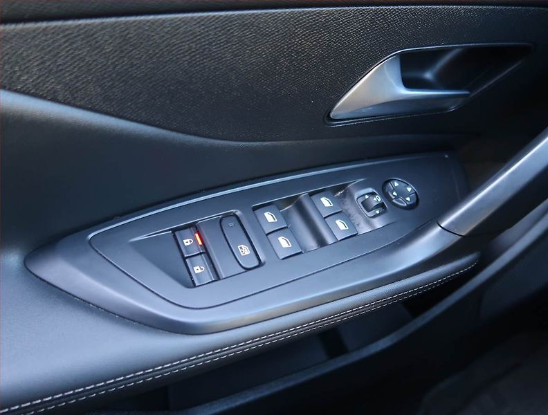 Peugeot 408 (2024) 1.2 PureTech - fotka 21 z 22