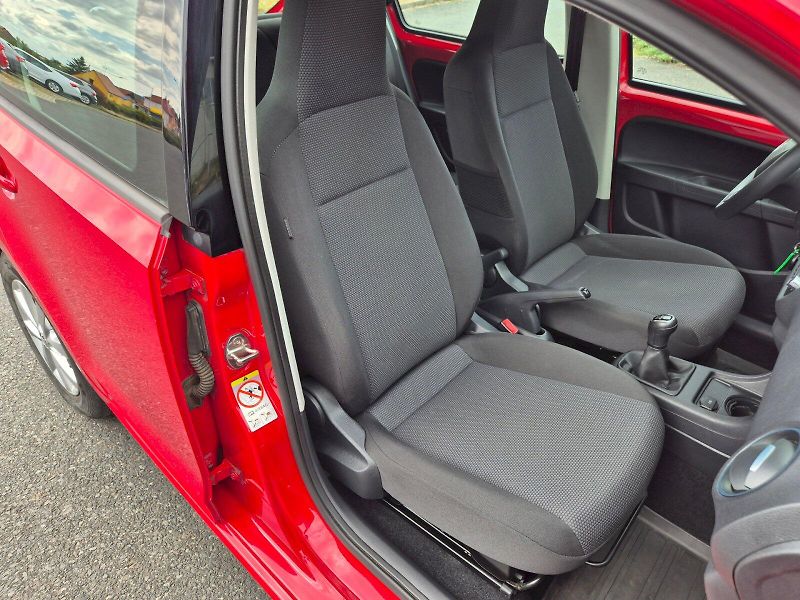 Škoda Citigo (2014) Elegance 1.0 MPI 44 kW 5°manuá - fotka 17 z 23