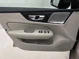 Volvo S60 B5 AWD DARK ULTIMATE REZERVACE - náhled 7