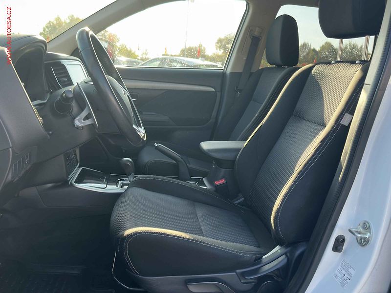 Mitsubishi Outlander (2017) 2.0 MIVEC, Edition, AT, TZ - fotka 9 z 20