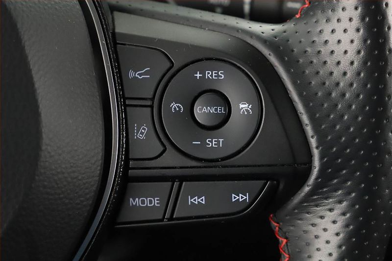 Toyota Corolla (2021) GR Sport 2.0 Hybrid - fotka 18 z 19