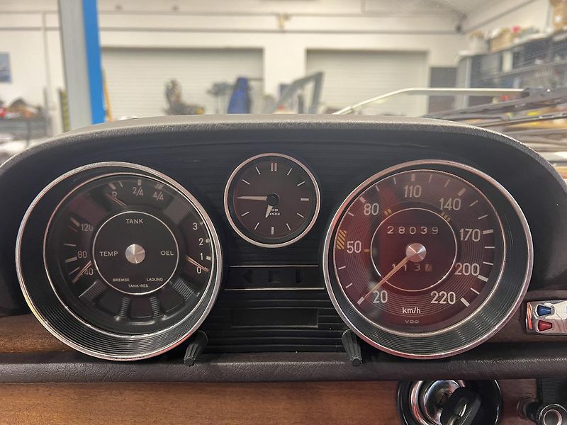 Mercedes-Benz Ostatní 250 SE 2.5 benzín 110kW - fotka 12 z 15