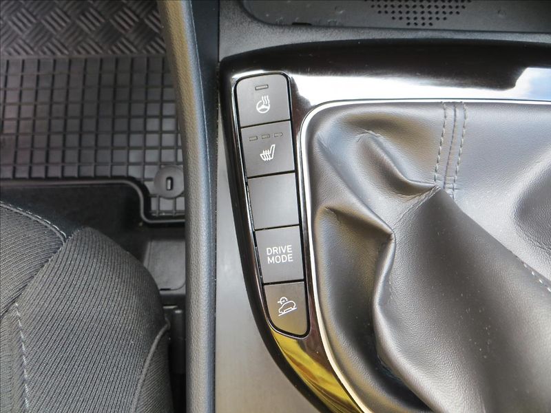 Hyundai Tucson 1,6 CRDi mHEV Smart 100kW - fotka 15 z 26