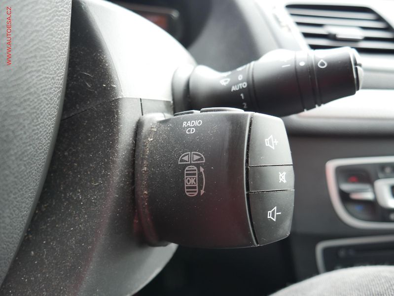 Renault Mégane (2009) 1.5 dCi, ČR, AC, tempo - fotka 17 z 21