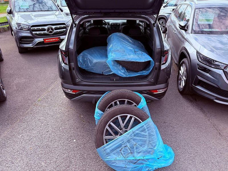 Hyundai Tucson 1.6 T-GDi Aut., ČR, 1.Maj - fotka 12 z 28