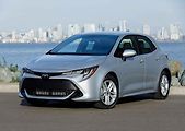 9900 Kč se připlácí za parkovací asistent v případě Toyoty Corolla hatchback. Její cena se pak dostane na 499 800 Kč