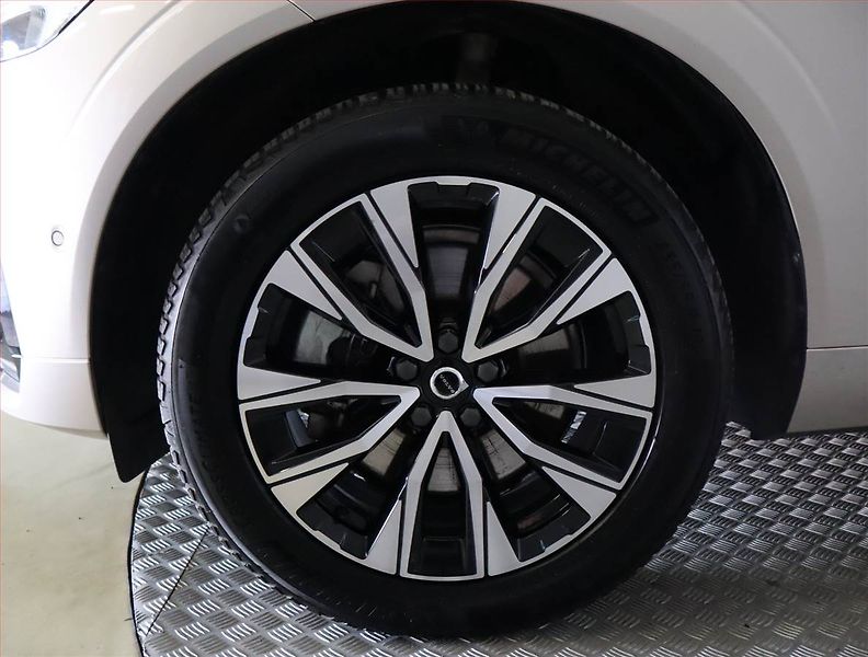 Volvo XC60 (2023) B4 AWD - fotka 15 z 27