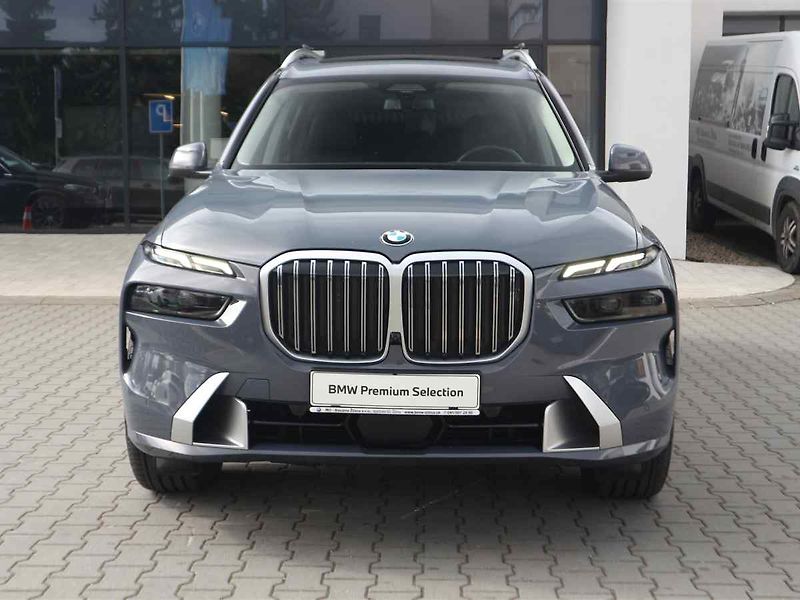 BMW X7 - fotka 2 z 10