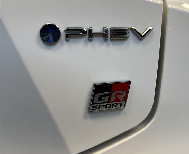 Toyota C-HR 2,0 PHEV GR SPORT VIP - fotka 15 z 20