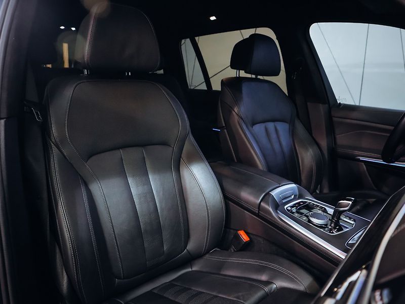 BMW X7 xDrive40i - fotka 28 z 32