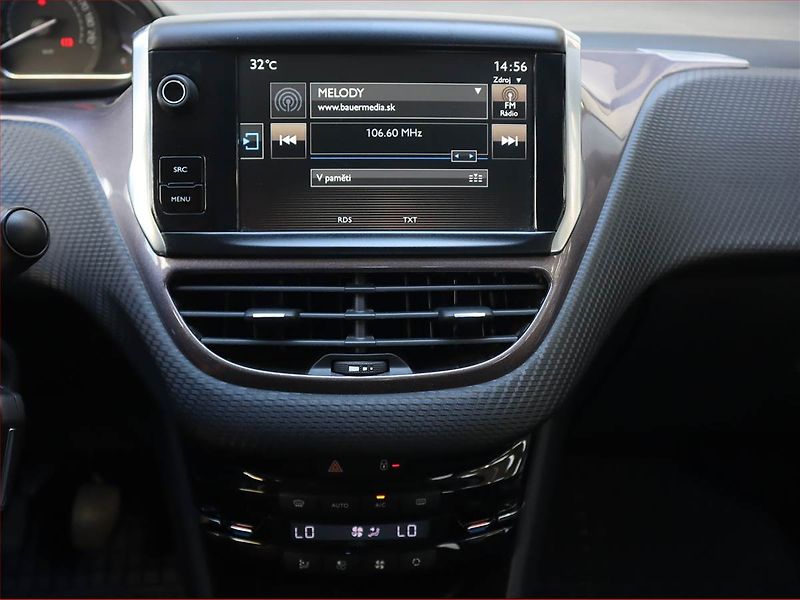 Peugeot 2008 (2016) 1.2 PureTech, Serv.kniha - fotka 12 z 17